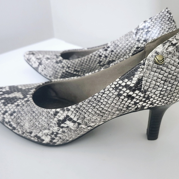 Life Stride Snakeskin Patterned Women's Heels - Picture 2 of 10